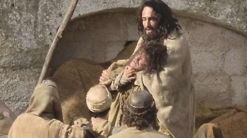 Rodrigo Santoro aparece como Jesus Cristo nas gravações de "Ben-Hur"