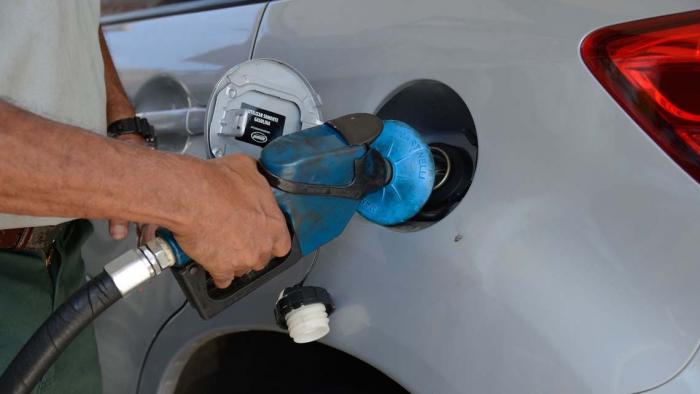 Preço da gasolina chega próximo ao valor da greve dos caminhoneiros