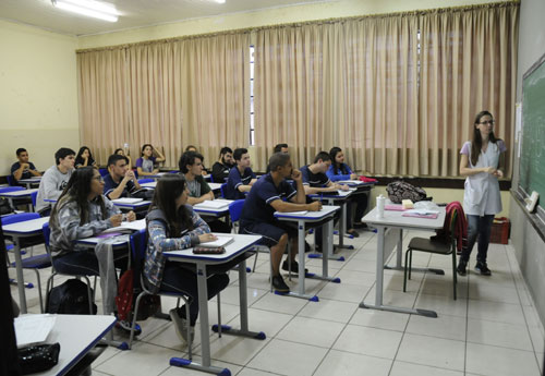 Estudantes de colégios ocupados de Londrina se reúnem para definir rumos do movimento