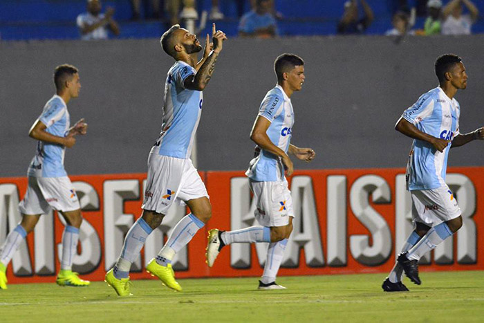 SAIU NA HORA CERTA! Paulo Rangel comemora os gols após desencantar