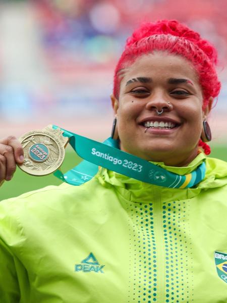 Finalista olímpica recebe só roupas de homem para competir em Paris