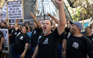 Justiça da Argentina suspende reforma trabalhista prevista no 'decretaço' de Milei