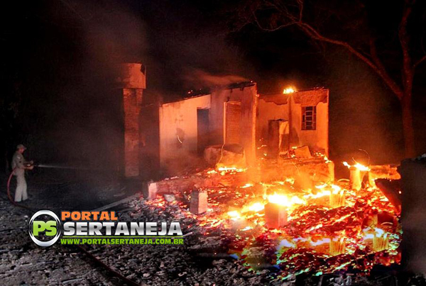 Em Leópolis corpo de homem carbonizado é encontrado em escombros de casa incendiada em propriedade rural
