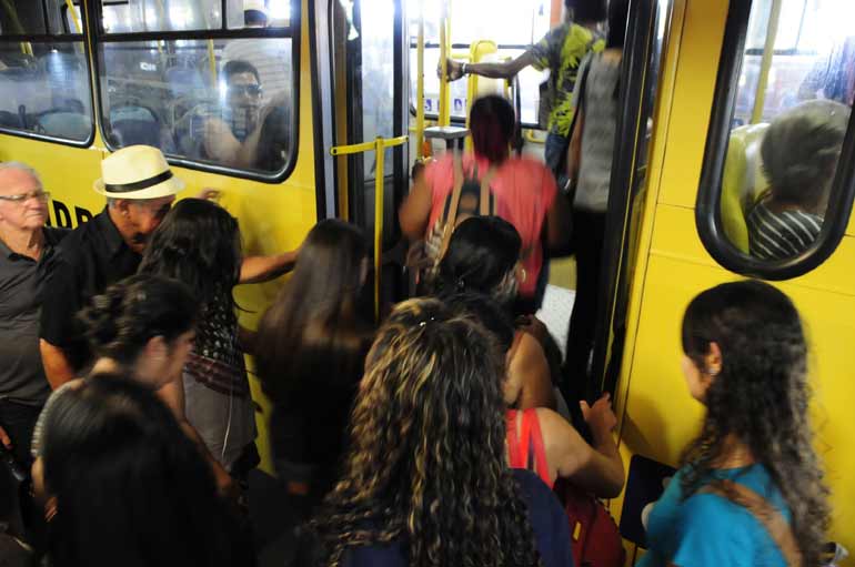 RELATO: "Senti indignação e impotência", diz vítima de tentativa de estupro em ônibus de Londrina