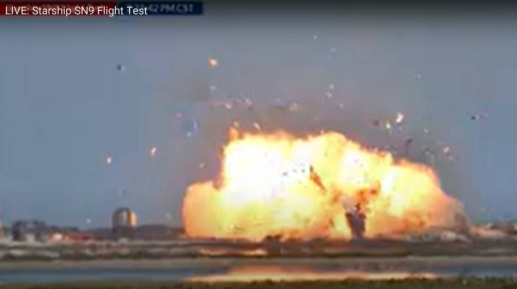 Foguete da SpaceX explode em aterrissagem após voo de teste nos EUA