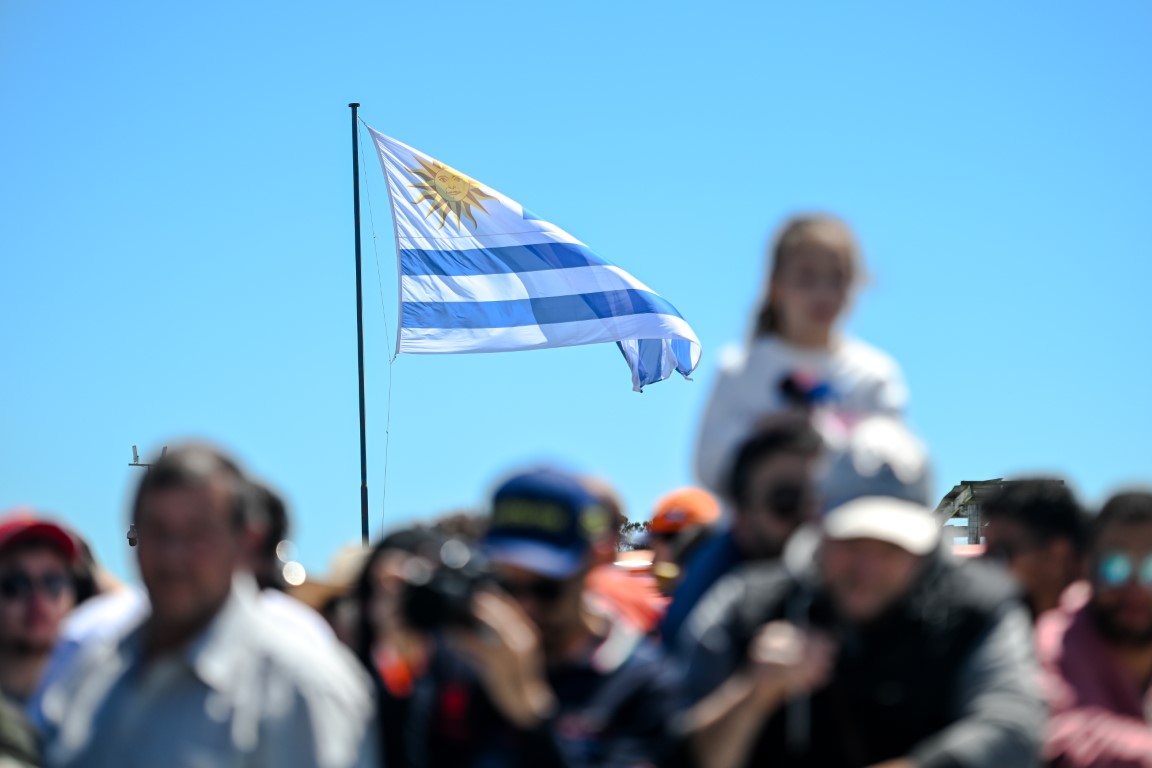 Público uruguaio marcou presença para assistir estreia da Stock Car em El Pinar (Duda Bairros/Stock Car)